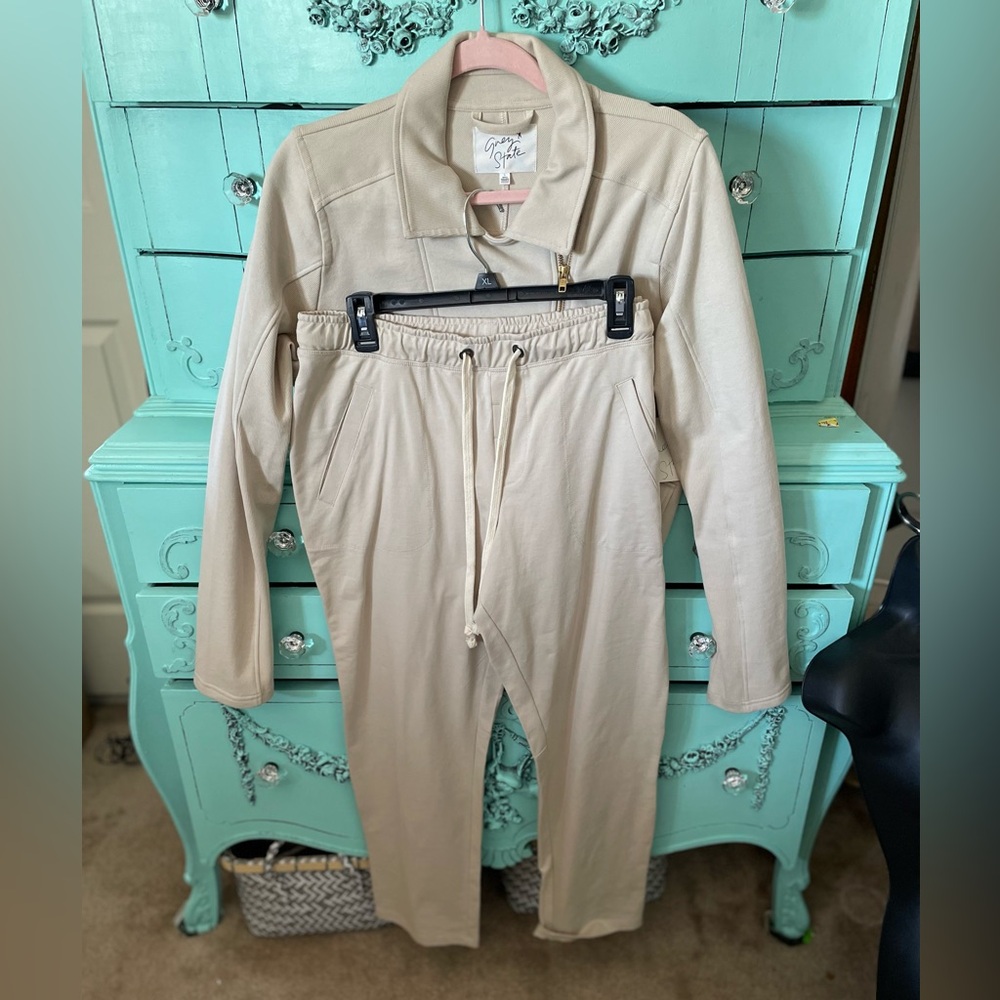 L 2 pcs jog suit